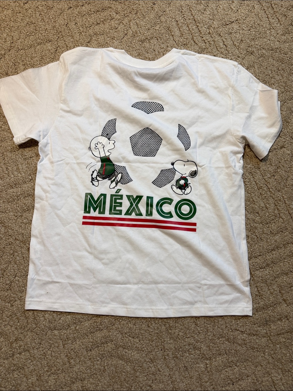 Peanuts White Tee with Snoopy 'México' Pocket Graphic - Picture 3 of 6